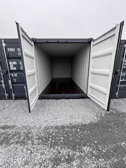 Véhicule devant box